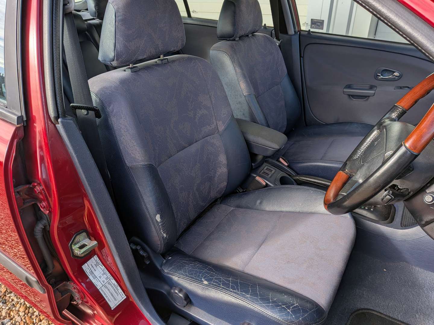 <p>2000 MITSUBISHI CARISMA ELEGANCE GDI</p>