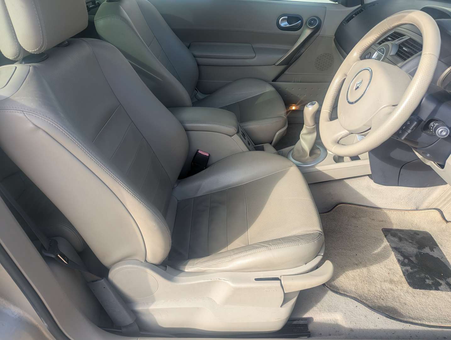 <p>2006 RENUALT MEGANE PRIVILEGE</p>