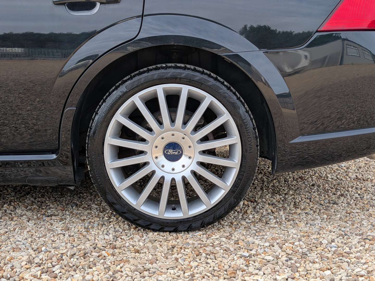 <p>2004 FORD MONDEO ST220</p>