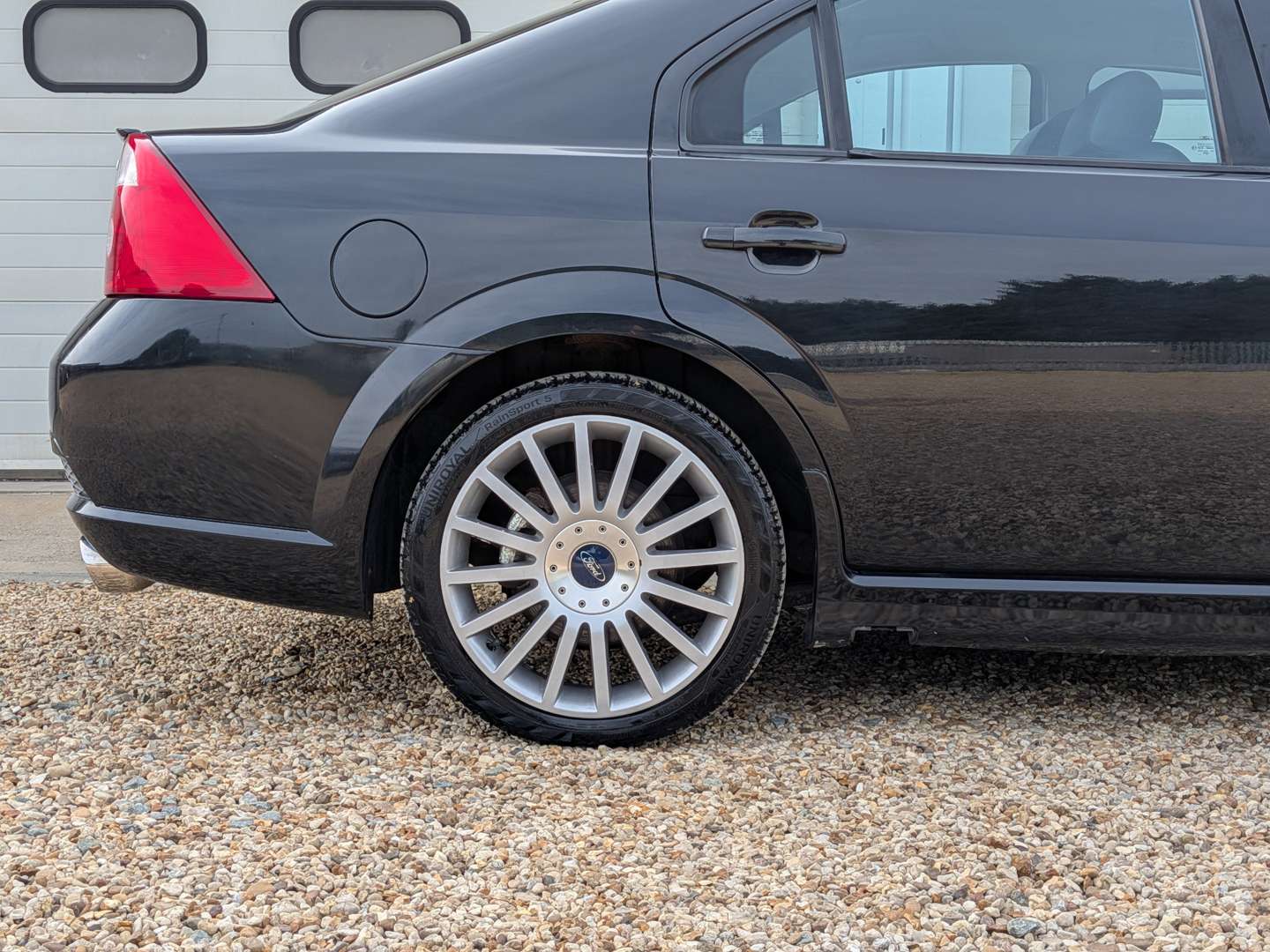 <p>2004 FORD MONDEO ST220</p>
