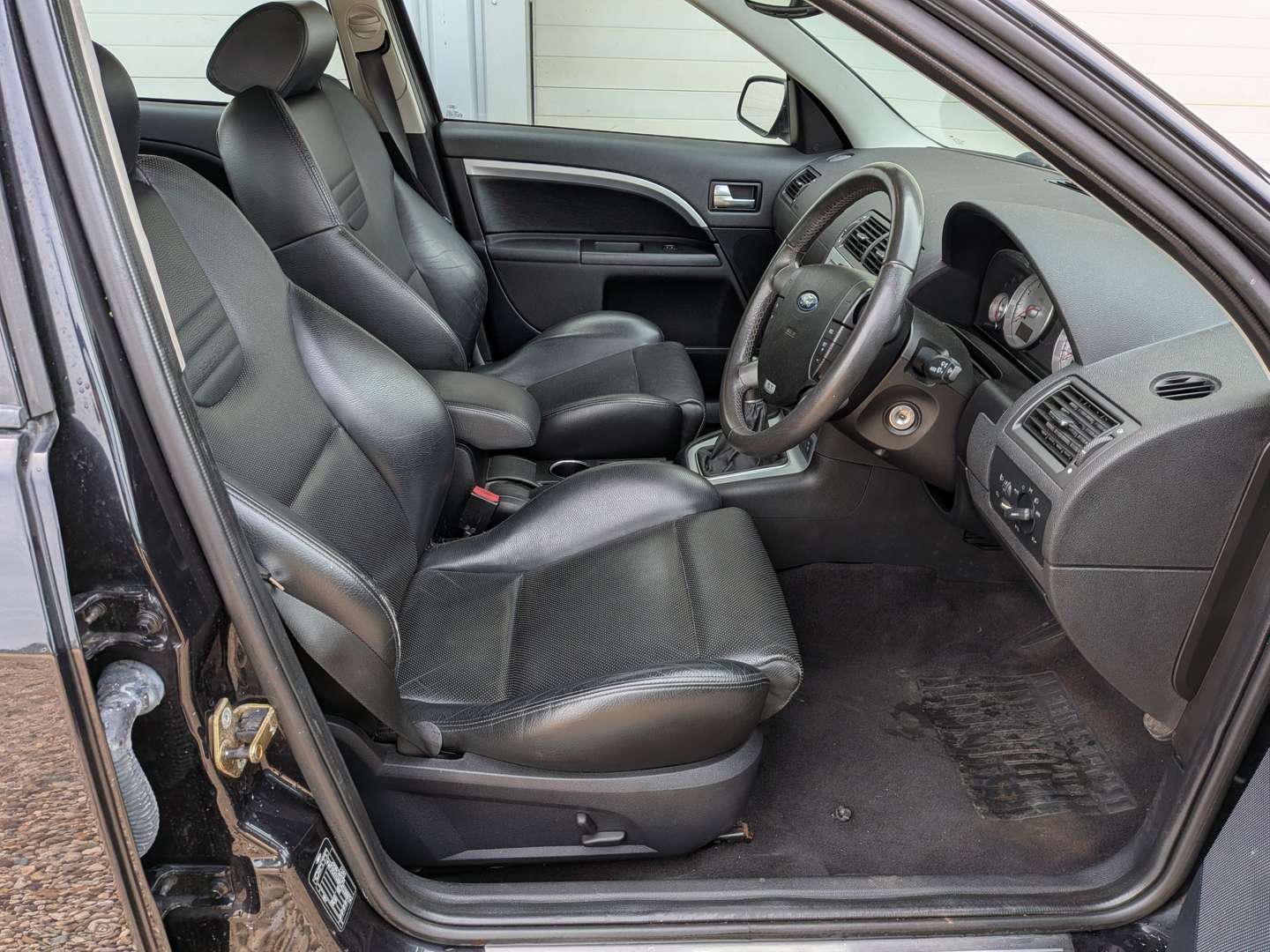 <p>2004 FORD MONDEO ST220</p>