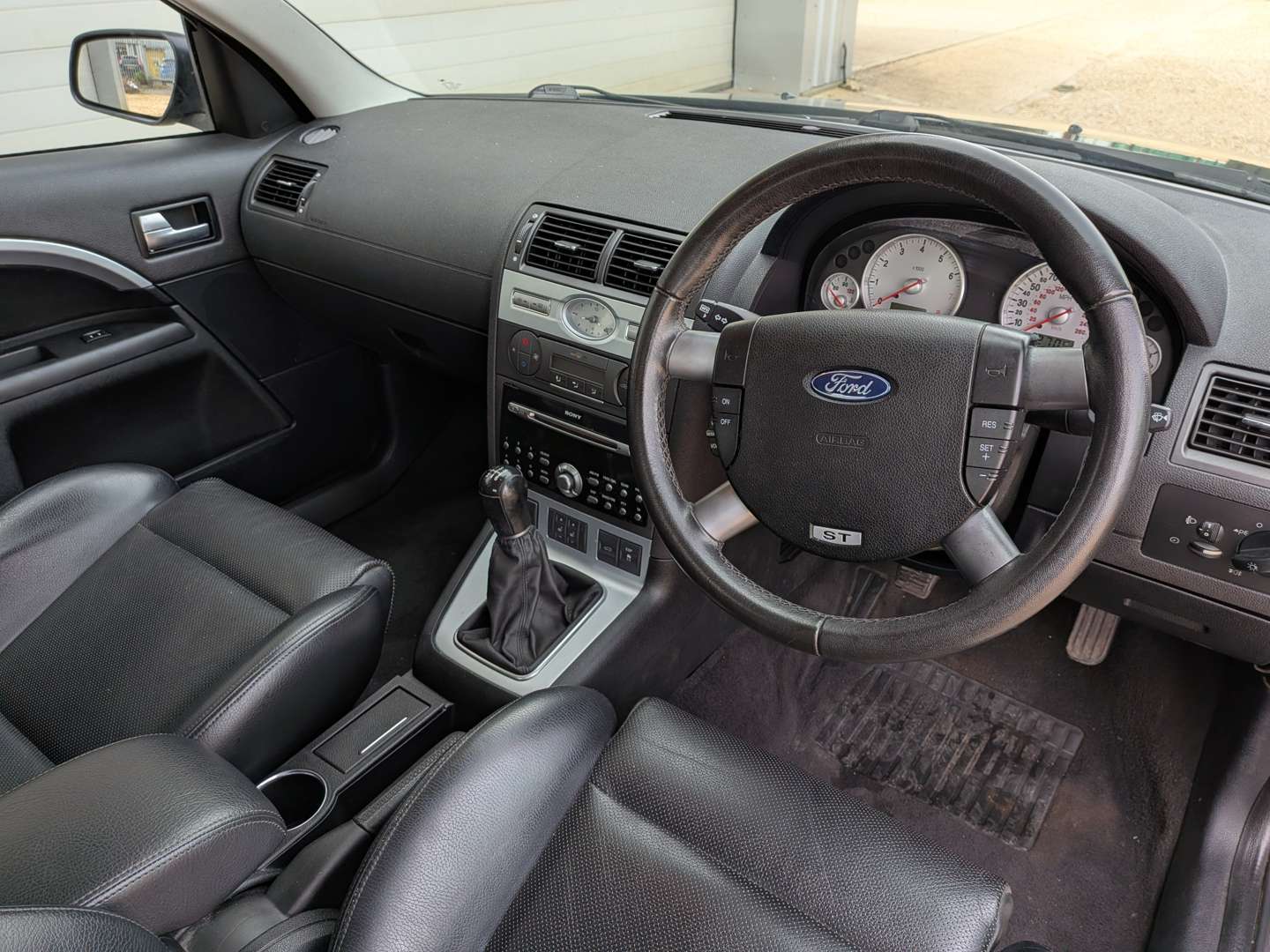 <p>2004 FORD MONDEO ST220</p>