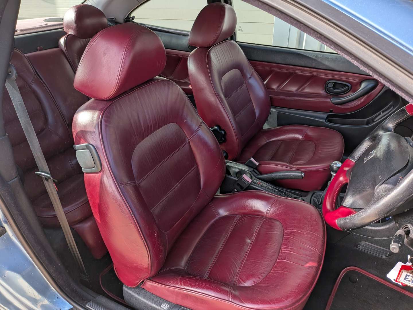 <p>2001 PEUGEOT 406 COUPE SE</p>