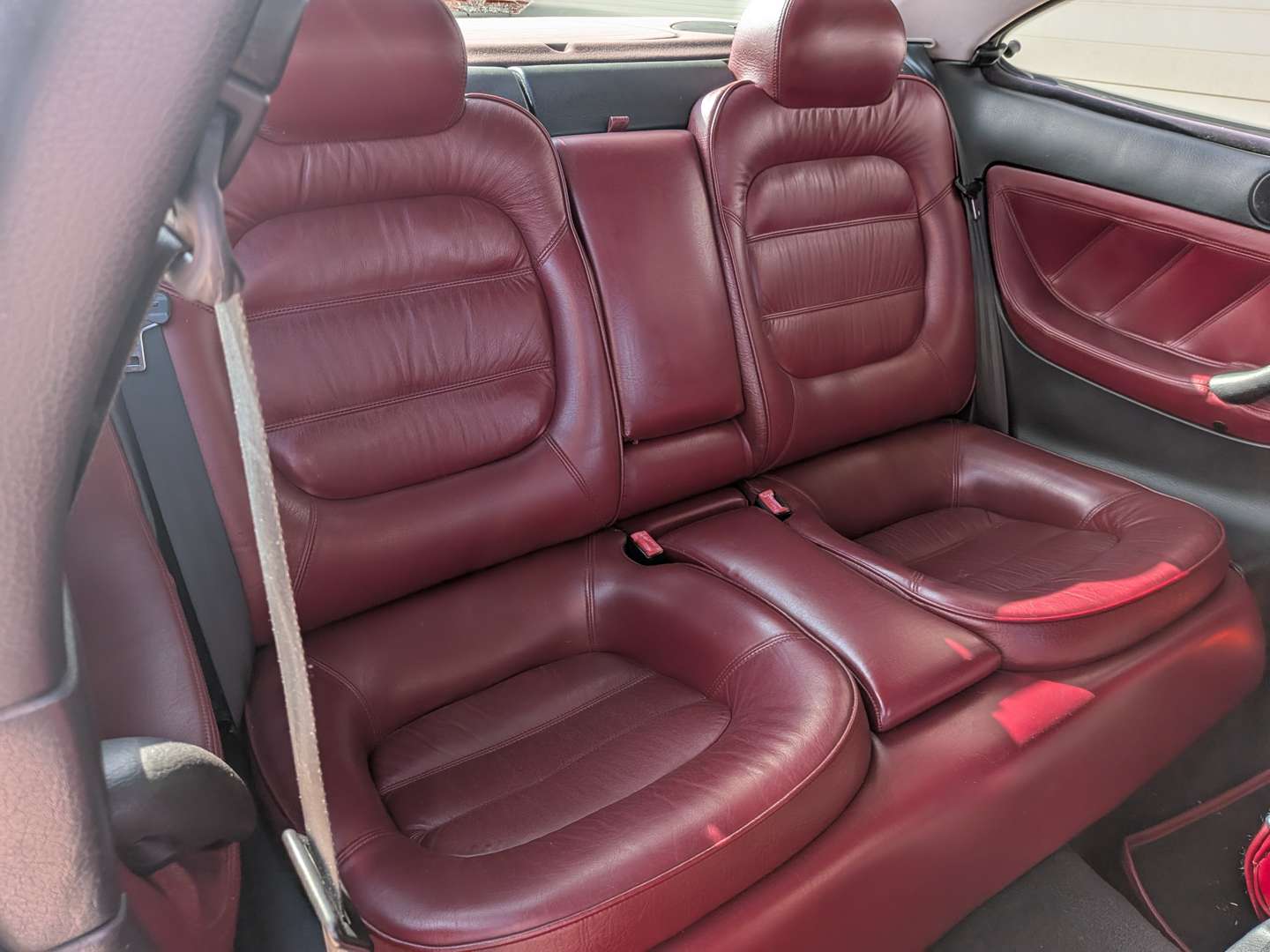 <p>2001 PEUGEOT 406 COUPE SE</p>