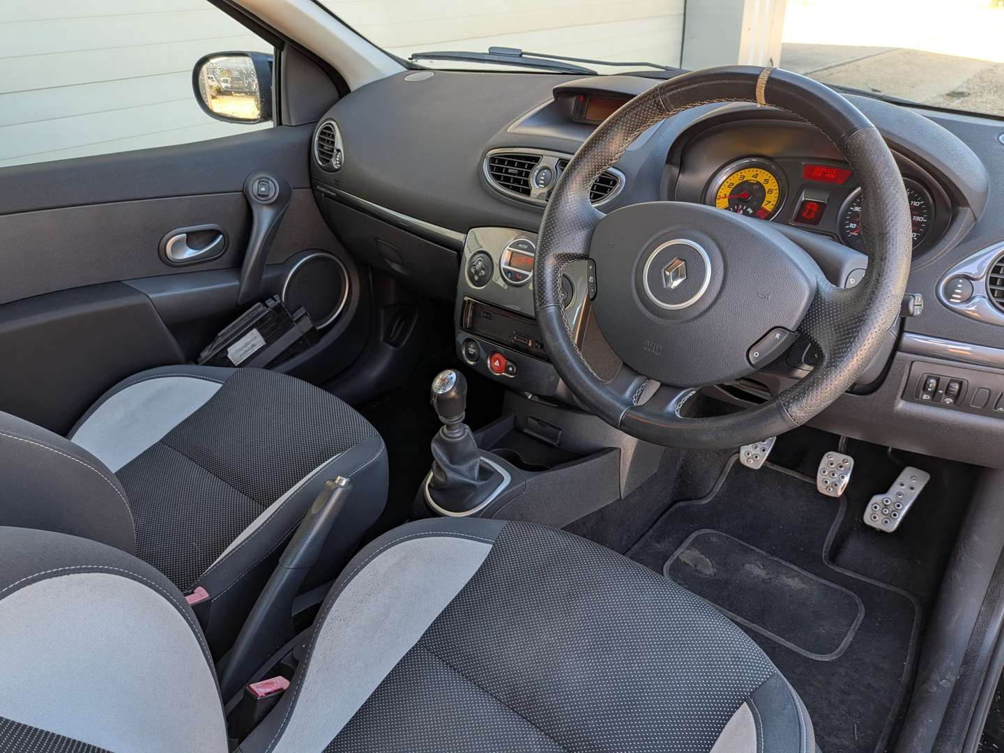 <p>2009 RENAULT CLIO RENAULTSPORT</p>