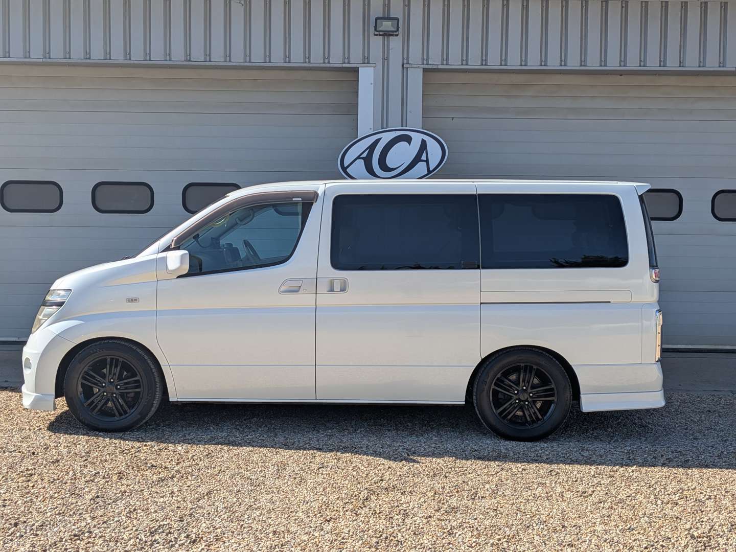 <p>2003 NISSAN ELGRAND - EX KATIE PRICE</p>
