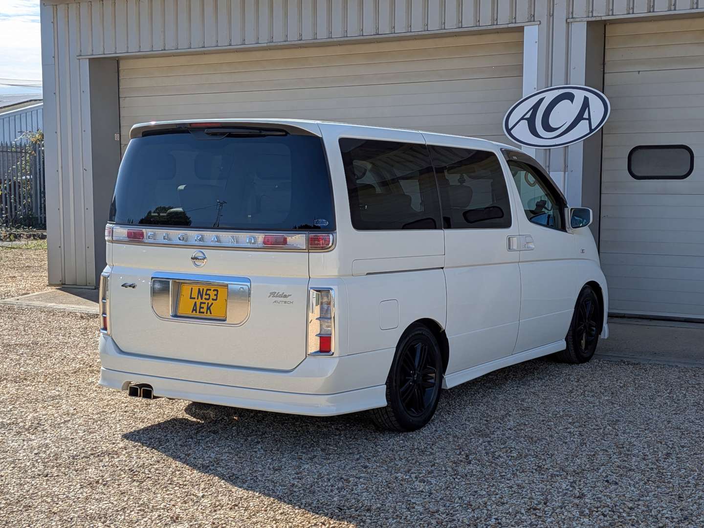 <p>2003 NISSAN ELGRAND - EX KATIE PRICE</p>