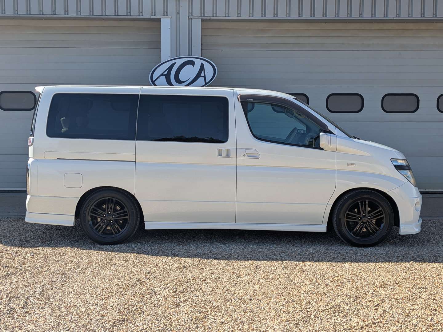 <p>2003 NISSAN ELGRAND - EX KATIE PRICE</p>