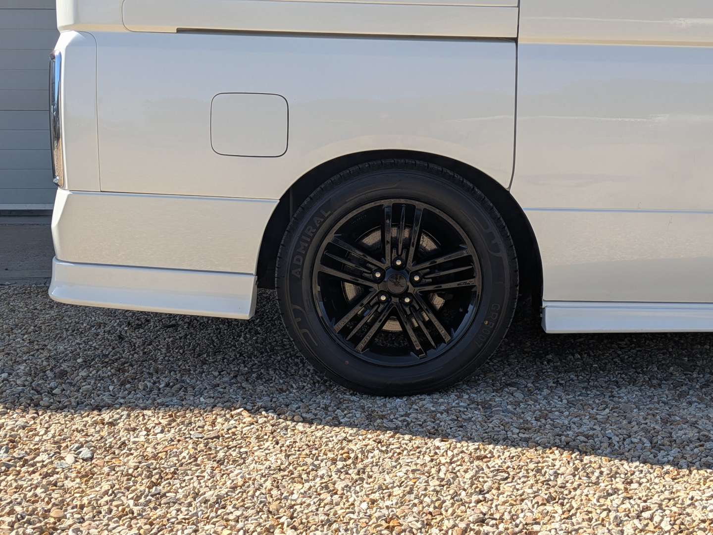 <p>2003 NISSAN ELGRAND - EX KATIE PRICE</p>