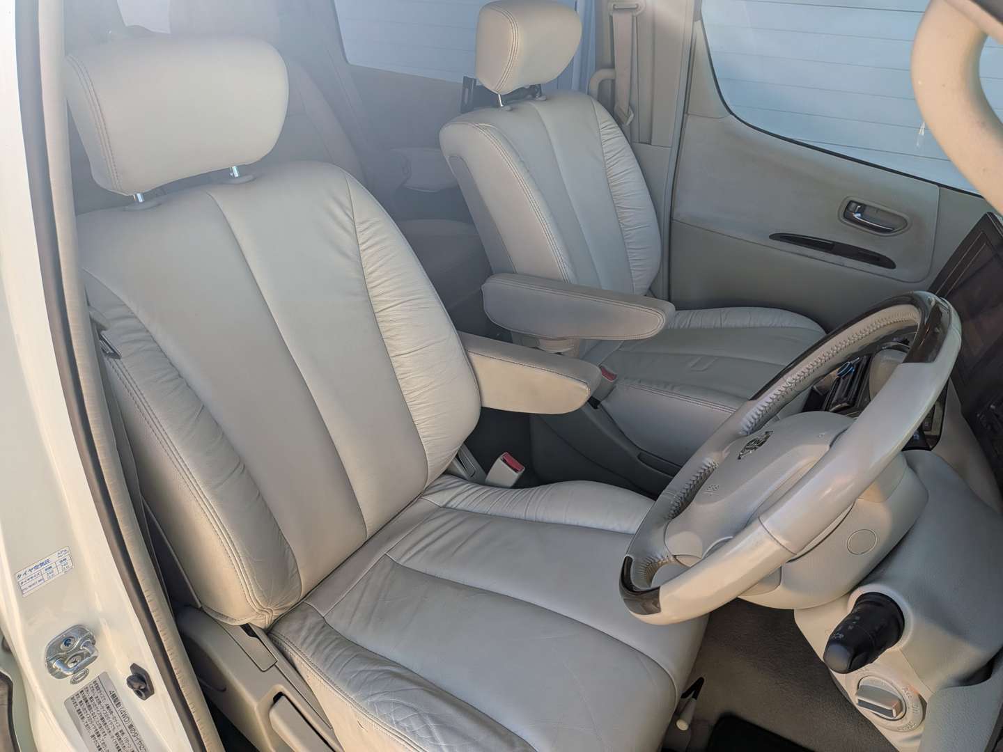 <p>2003 NISSAN ELGRAND - EX KATIE PRICE</p>