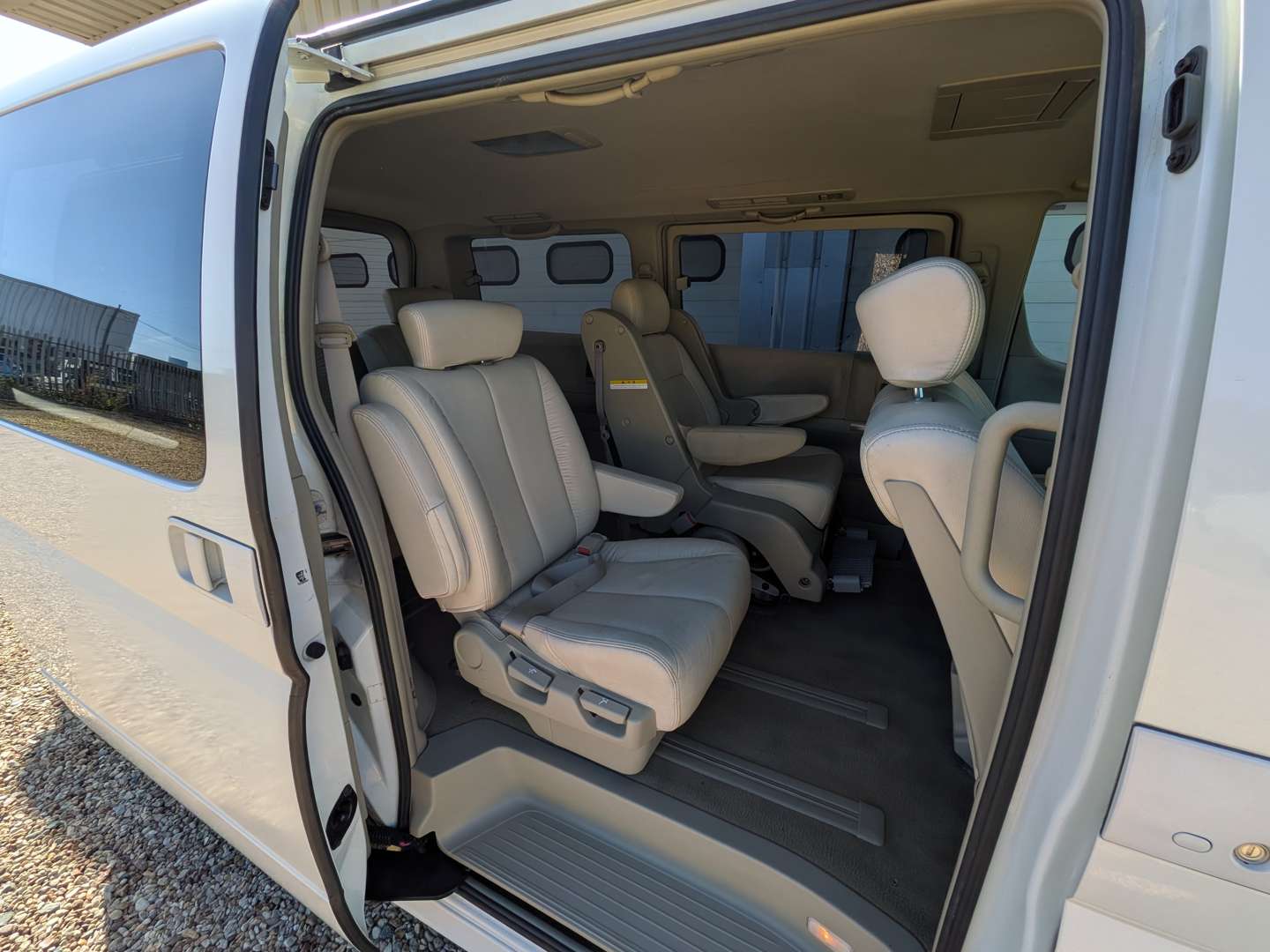 <p>2003 NISSAN ELGRAND - EX KATIE PRICE</p>