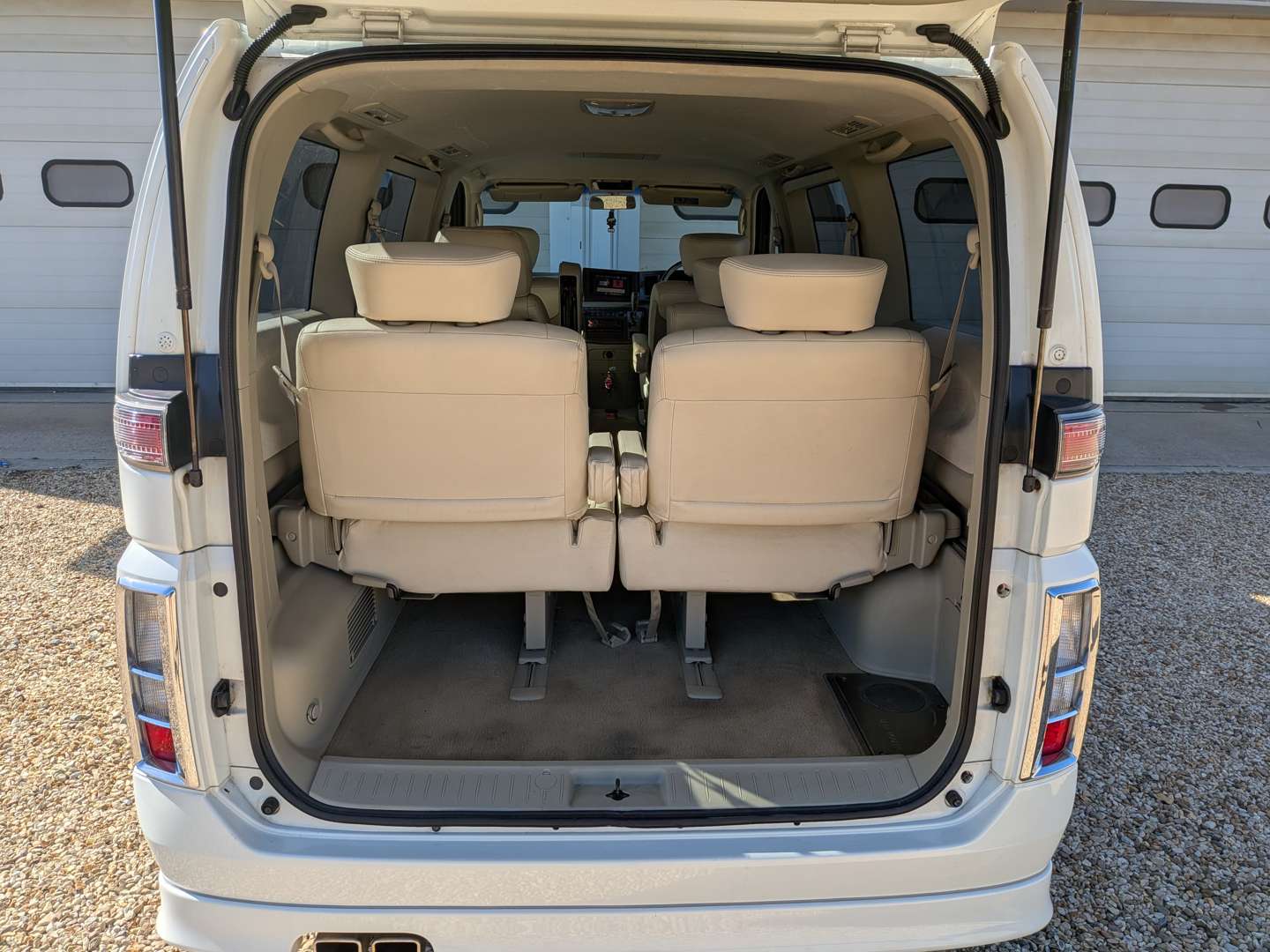<p>2003 NISSAN ELGRAND - EX KATIE PRICE</p>