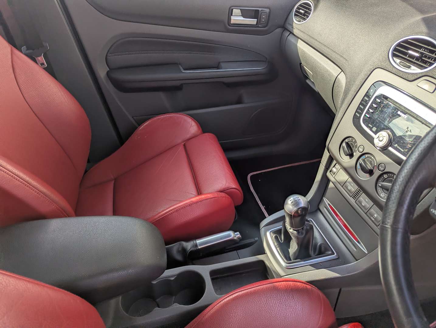 <p>2008 FORD FOCUS ST 500</p>