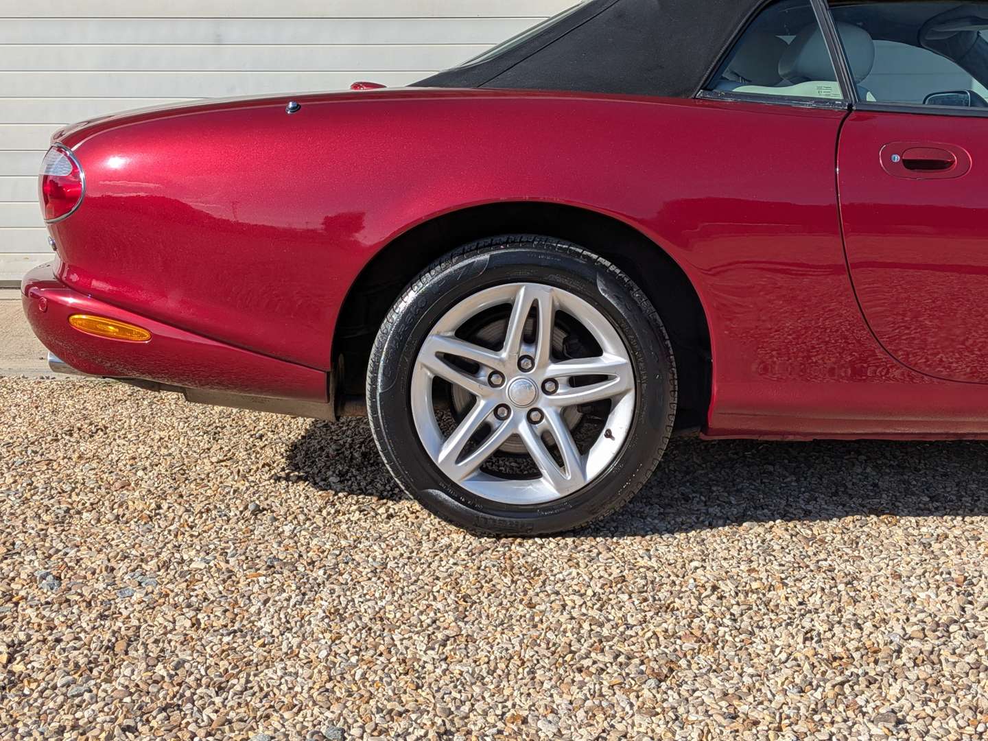 <p>2004 JAGUAR XK8 4.2 CONVERTIBLE AUTO</p>