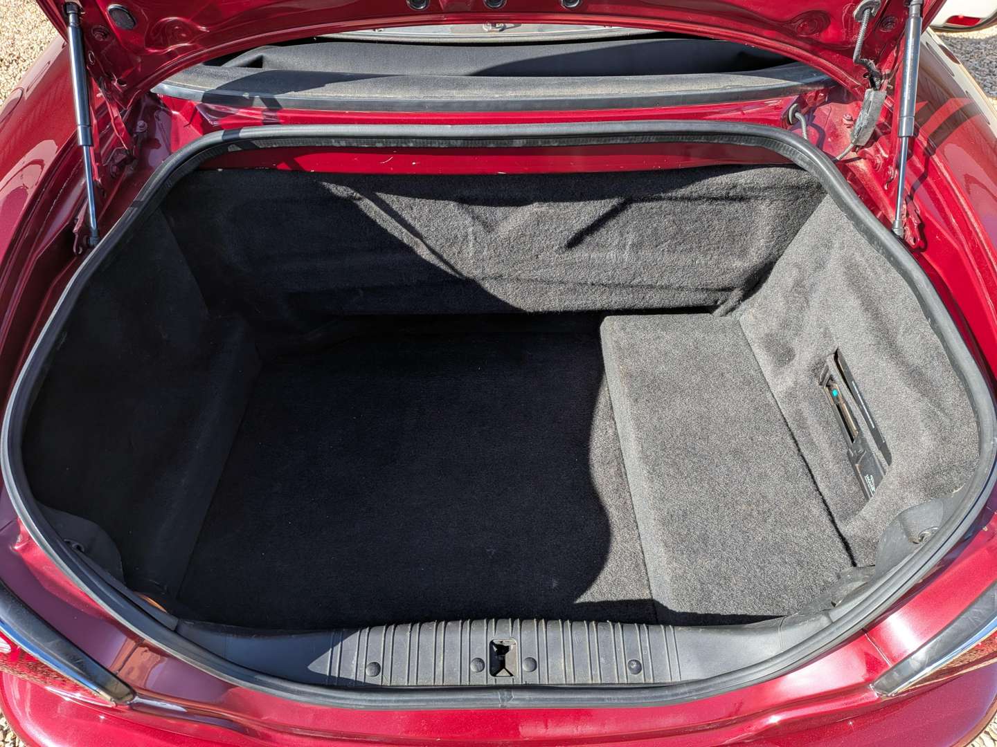 <p>2004 JAGUAR XK8 4.2 CONVERTIBLE AUTO</p>