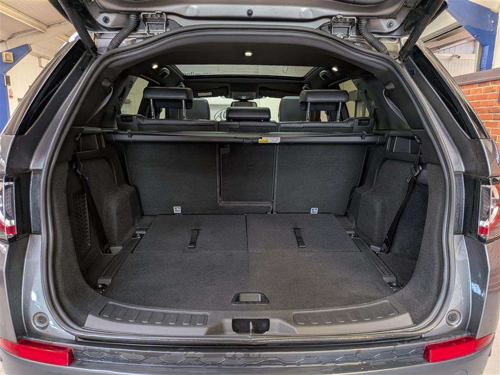 <p>2019 LAND ROVER DISCOVERY SPORT LANDMARK</p>
