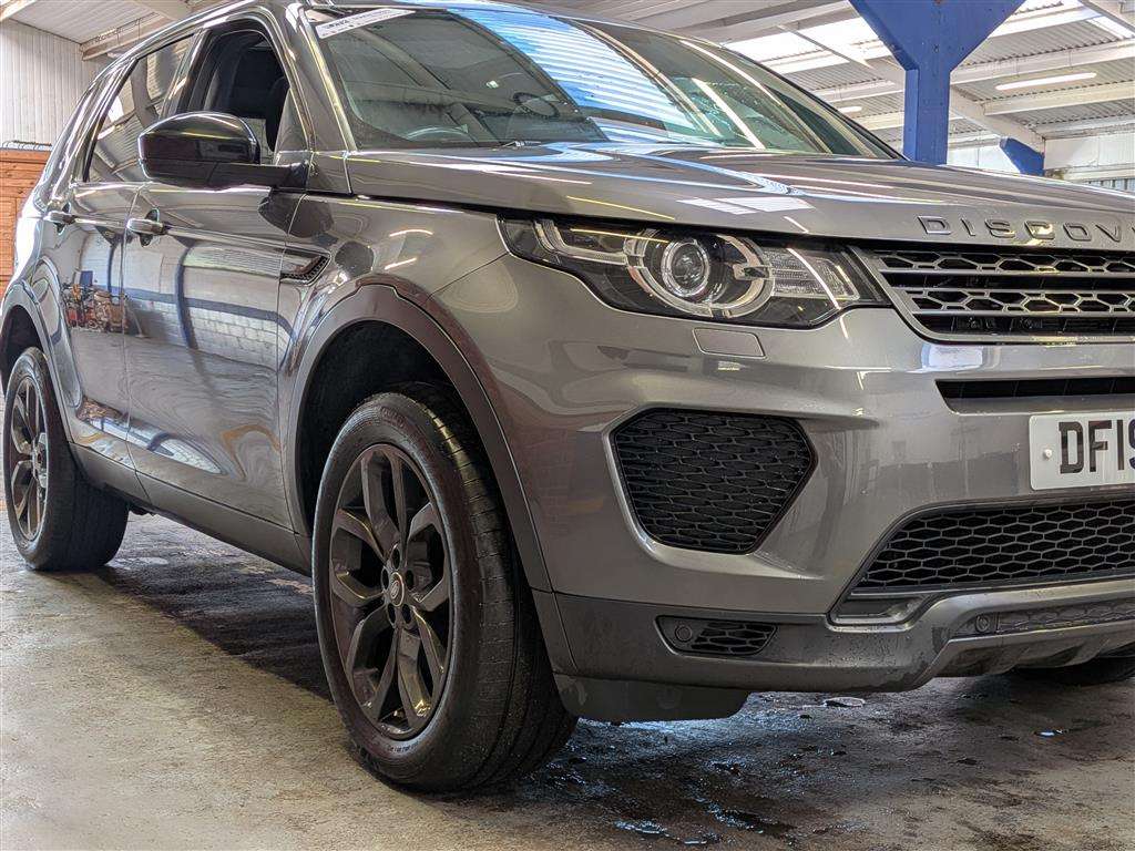 <p>2019 LAND ROVER DISCOVERY SPORT LANDMARK</p>