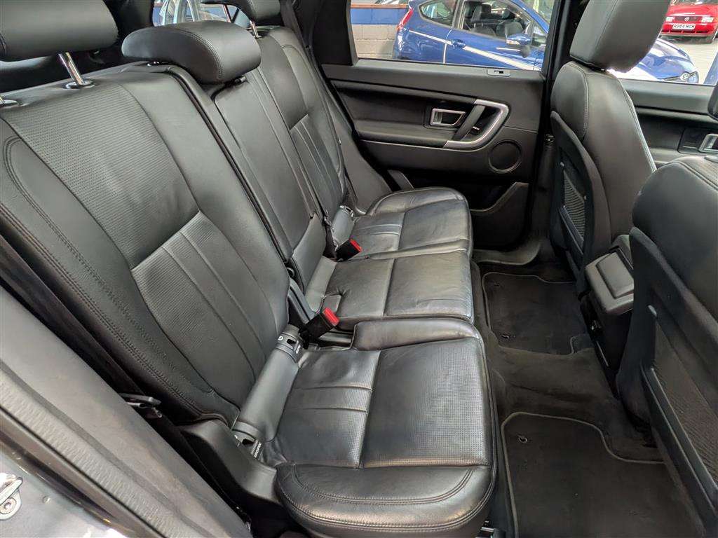 <p>2019 LAND ROVER DISCOVERY SPORT LANDMARK</p>