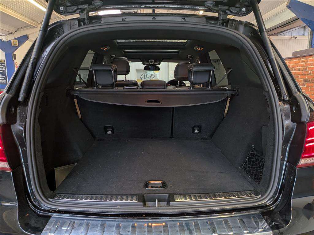 <p>2018 MERCEDES-BENZ GLE 250 AMG NGHT ED PRM+D</p>