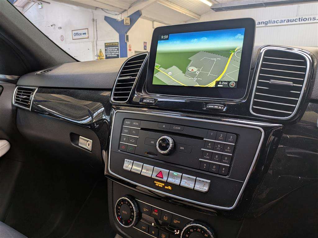 <p>2018 MERCEDES-BENZ GLE 250 AMG NGHT ED PRM+D</p>