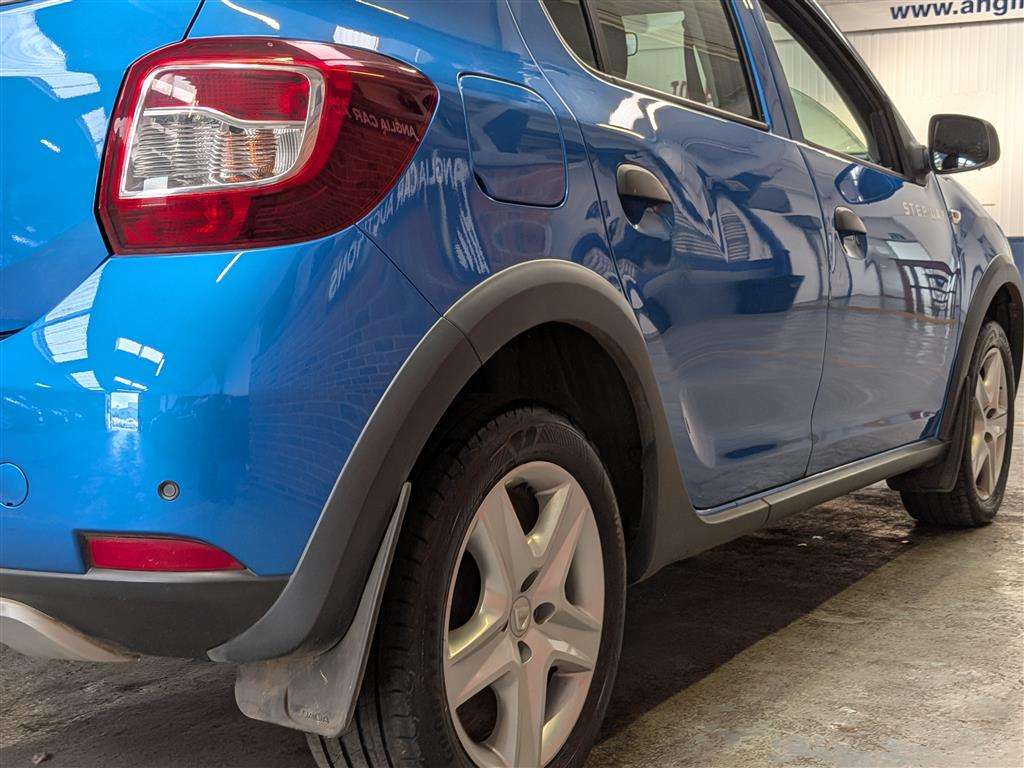 <p>2015 DACIA SANDERO STEPWAY LAUREATE</p>