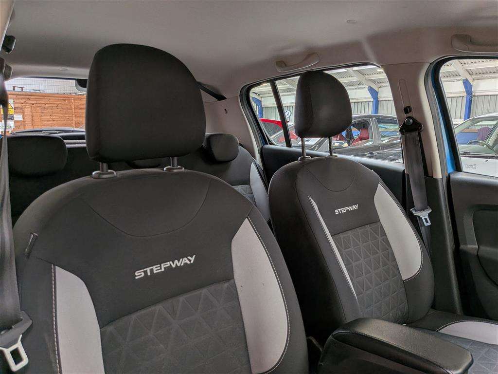 <p>2015 DACIA SANDERO STEPWAY LAUREATE</p>