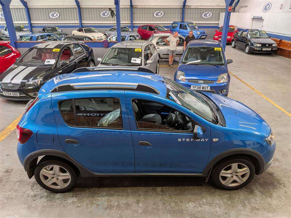 <p>2015 DACIA SANDERO STEPWAY LAUREATE</p>