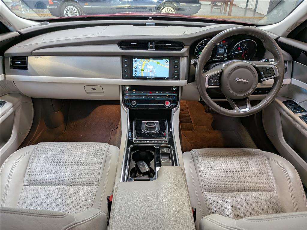 <p>2017 JAGUAR XF PRESTIGE D AUTO</p>