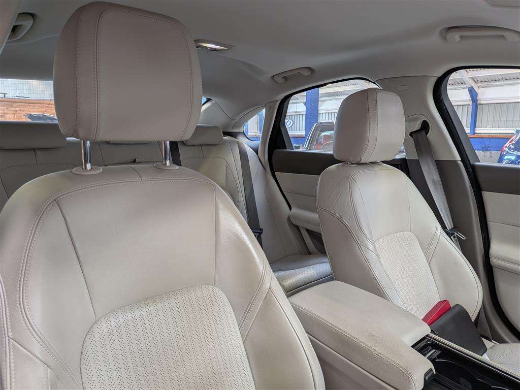 <p>2017 JAGUAR XF PRESTIGE D AUTO</p>