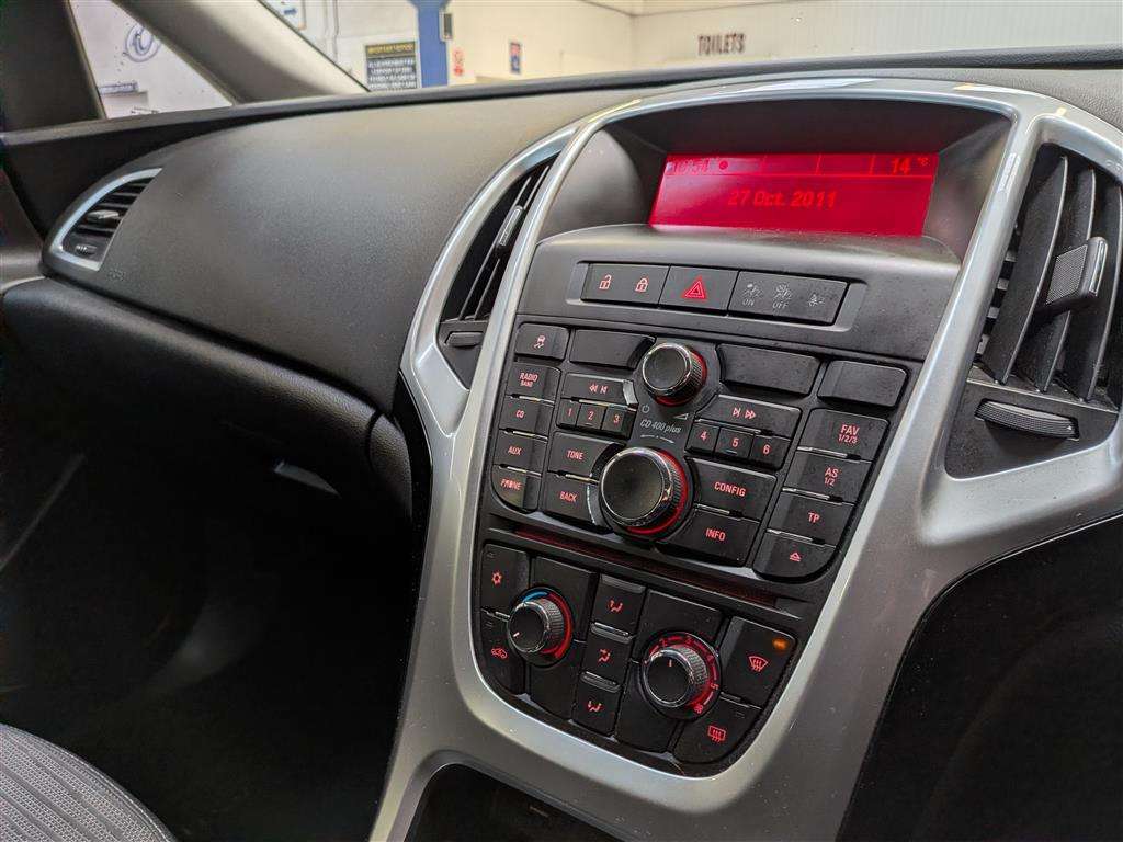 <p>2015 VAUXHALL ASTRA EXCITE</p>