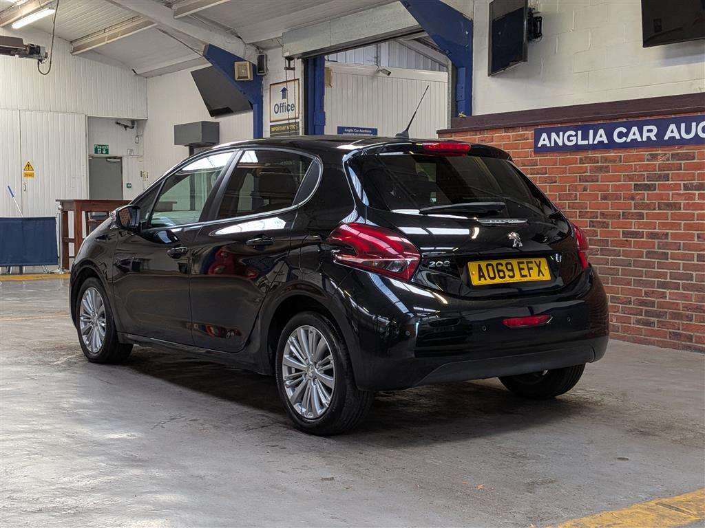 <p>2019 PEUGEOT 208 SIGNATURE PURETECH S/</p>