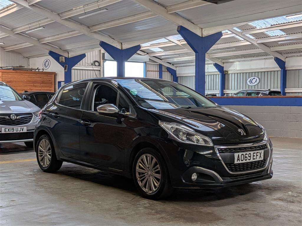 <p>2019 PEUGEOT 208 SIGNATURE PURETECH S/</p>