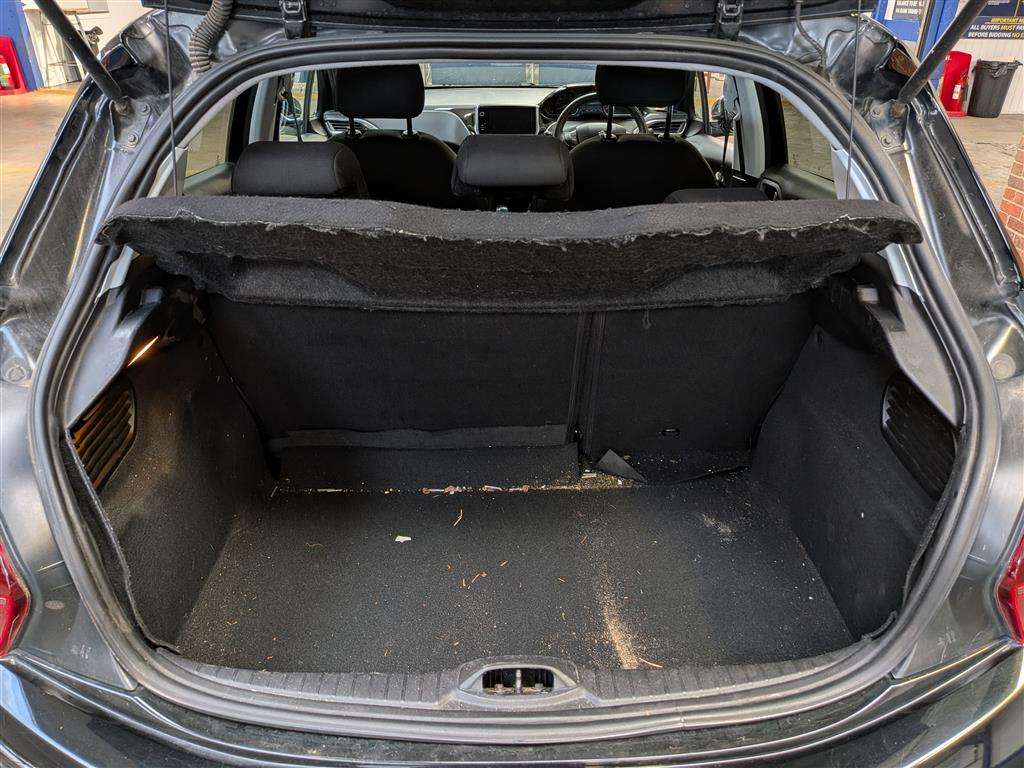<p>2019 PEUGEOT 208 SIGNATURE PURETECH S/</p>
