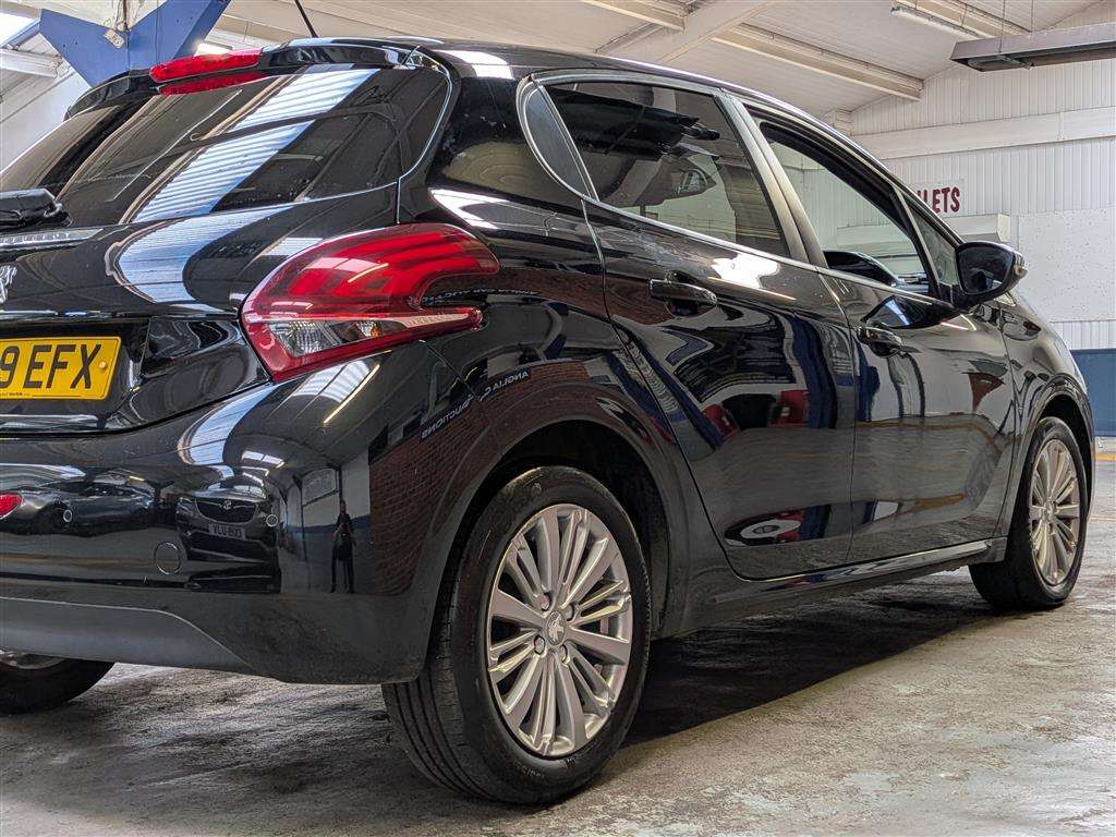 <p>2019 PEUGEOT 208 SIGNATURE PURETECH S/</p>