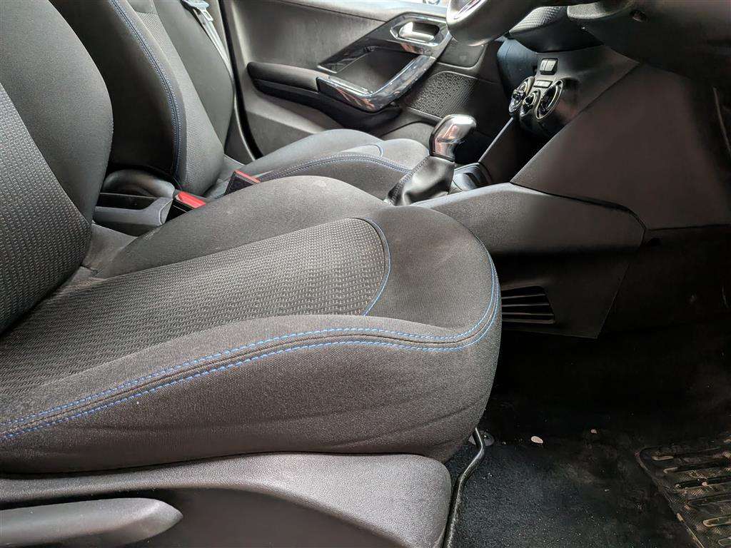 <p>2019 PEUGEOT 208 SIGNATURE PURETECH S/</p>