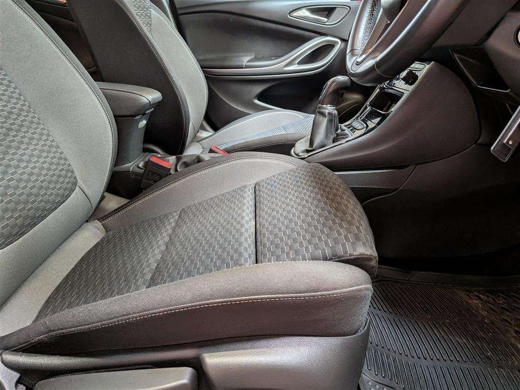 <p>2020 VAUXHALL ASTRA SRI VX LINE NAV TUR</p>