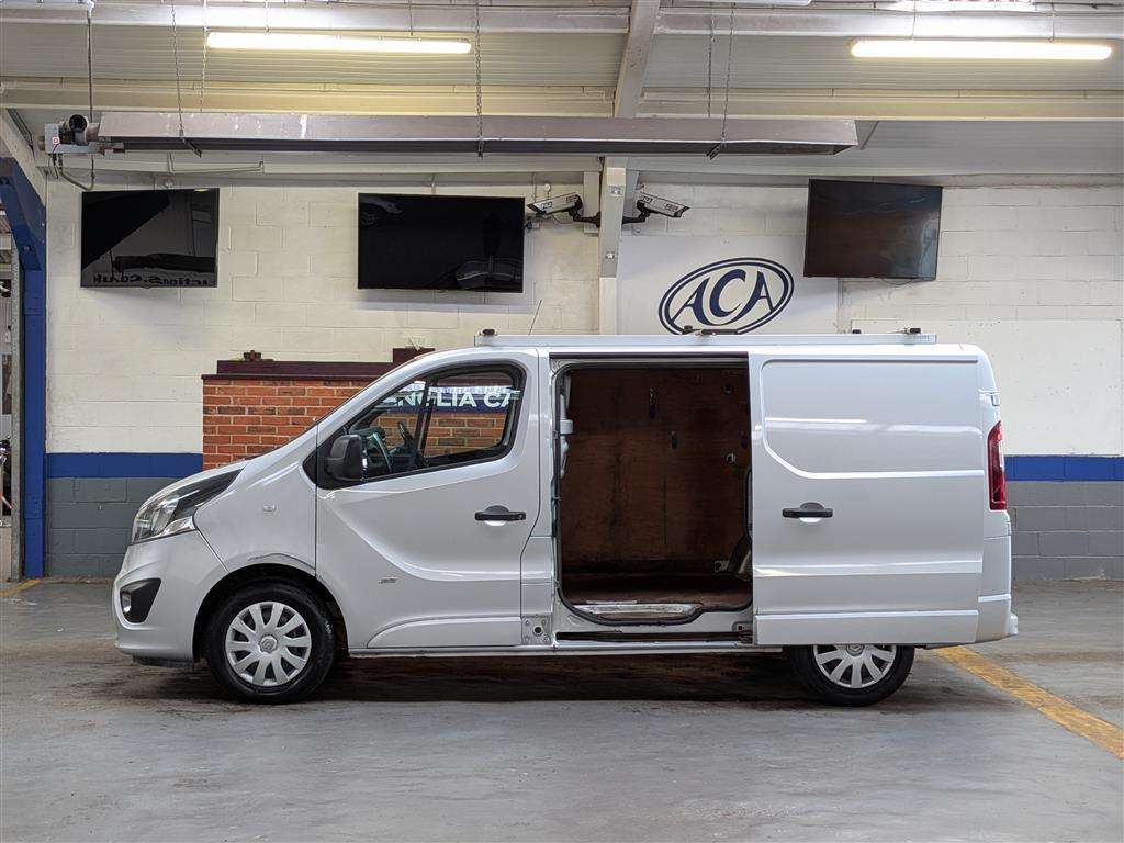 <p>2015 VAUXHALL VIVARO 2700 SPORTIVE CDTI</p>