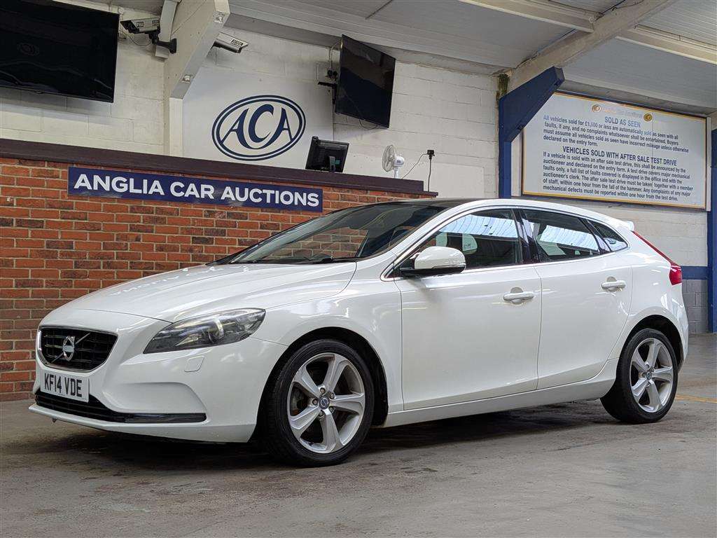 <p>2014 VOLVO V40 T4</p>