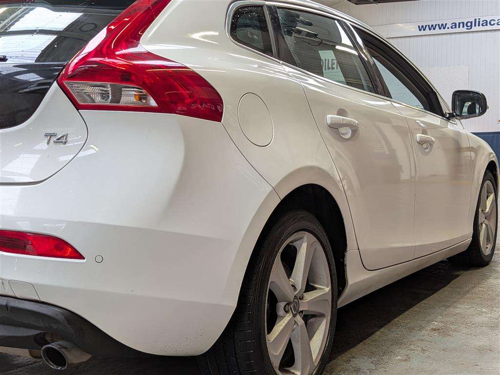 <p>2014 VOLVO V40 T4</p>