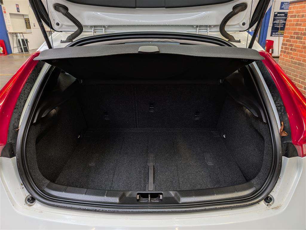 <p>2014 VOLVO V40 T4</p>