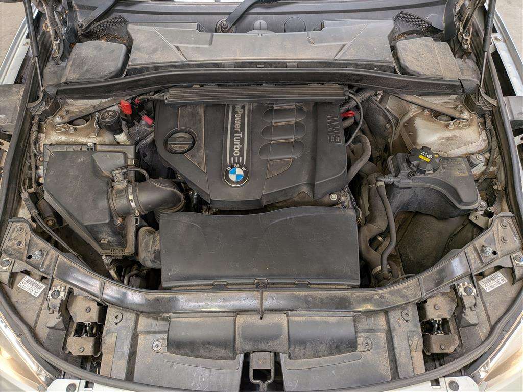 <p>2015 BMW X1 SDRIVE18D SE</p>
