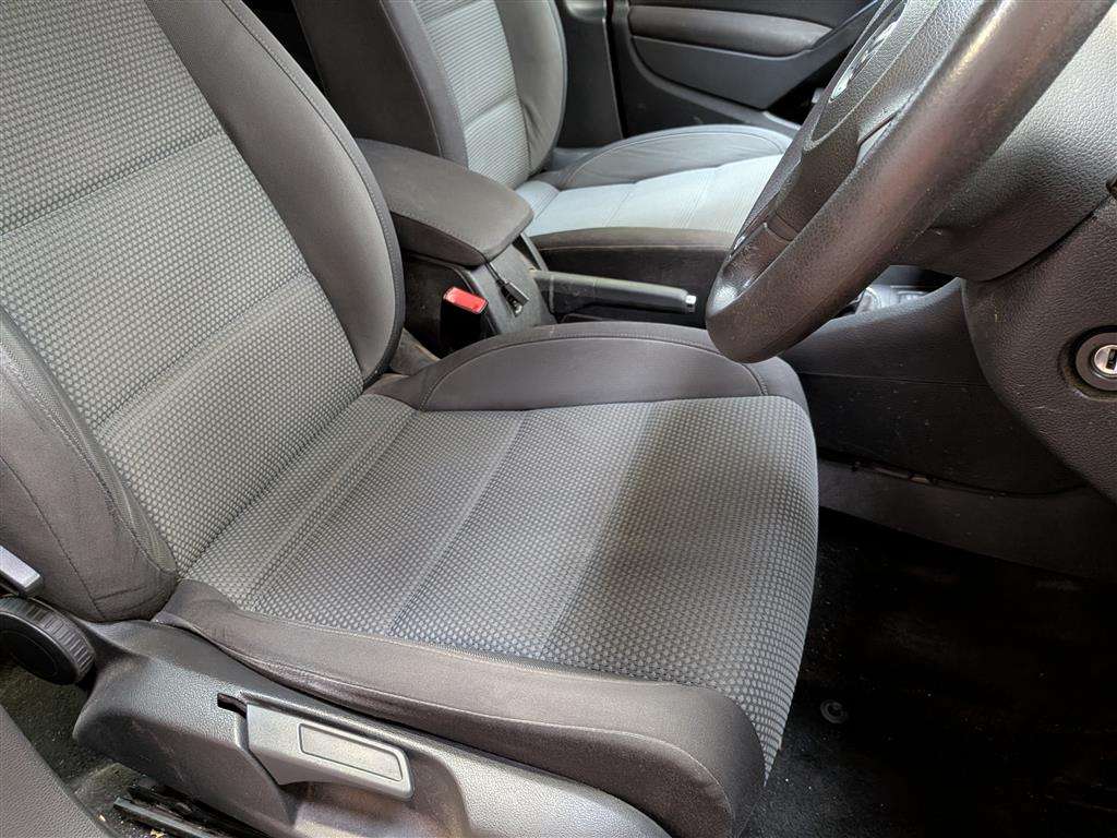 <p>2009 VOLKSWAGEN GOLF SE TDI</p>