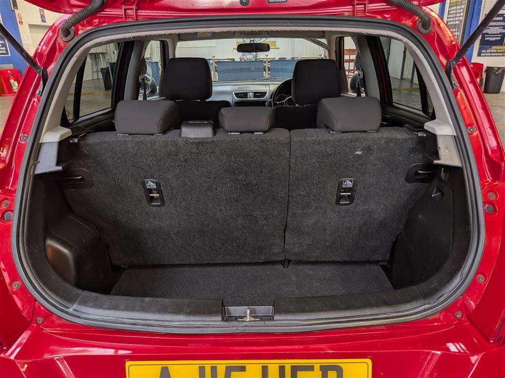<p>2015 SUZUKI SWIFT SZ4</p>