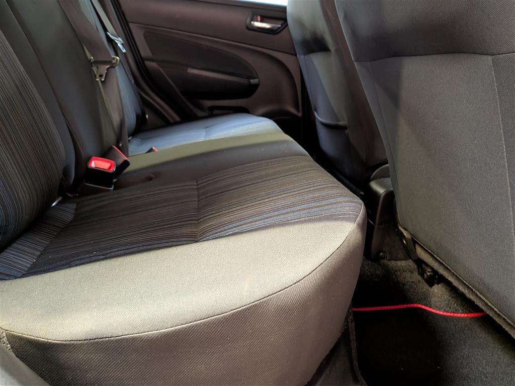 <p>2015 SUZUKI SWIFT SZ4</p>