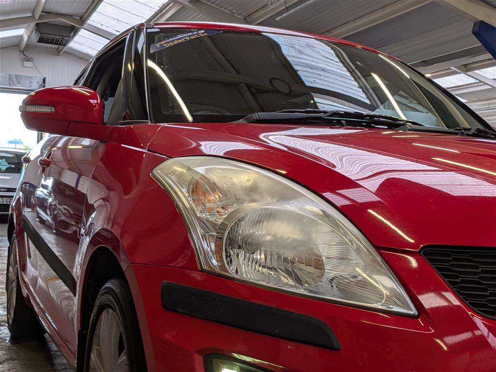 <p>2015 SUZUKI SWIFT SZ4</p>