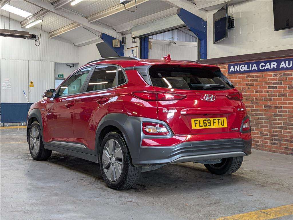 <p>2019 HYUNDAI KONA PREMIUM SE EV</p>