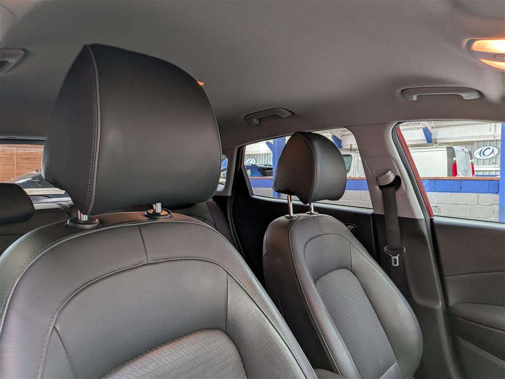 <p>2019 HYUNDAI KONA PREMIUM SE EV</p>