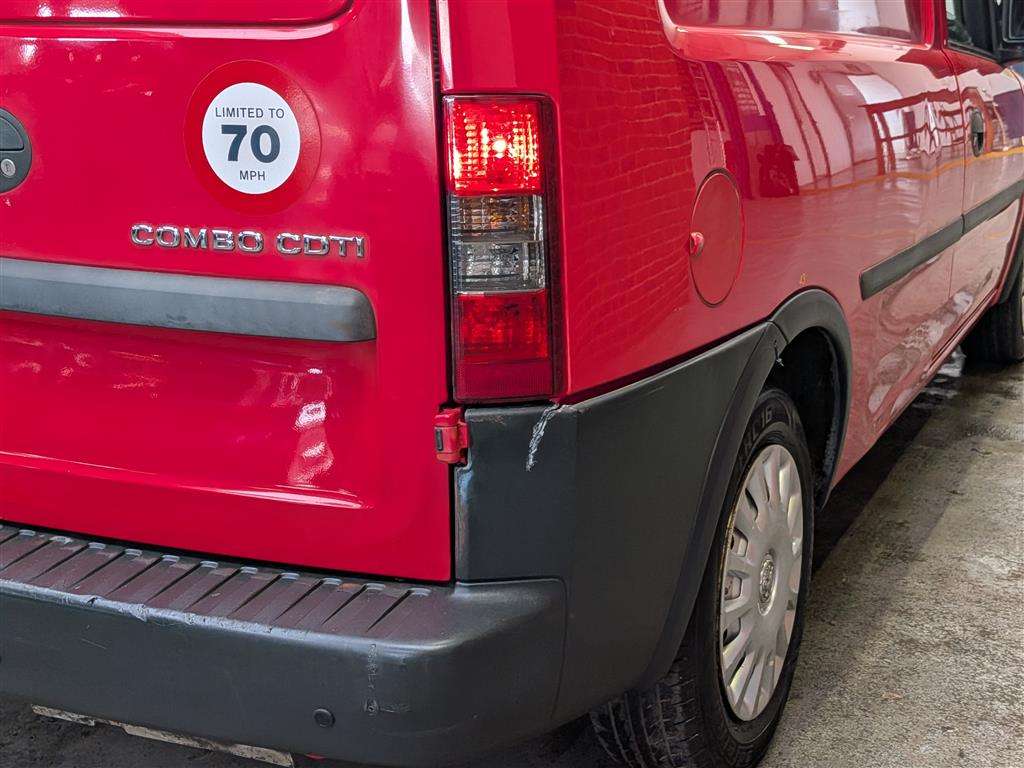 <p>2010 VAUXHALL COMBO 1700 CDTI</p>