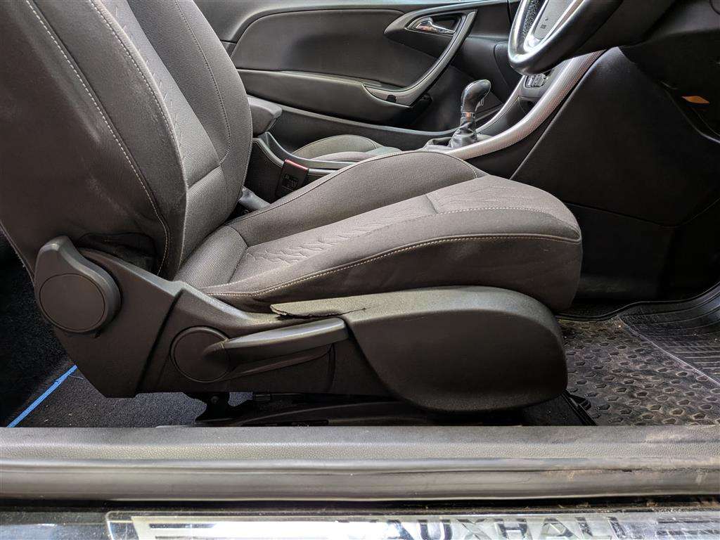 <p>2015 VAUXHALL CASCADA SE CDTI S/S</p>