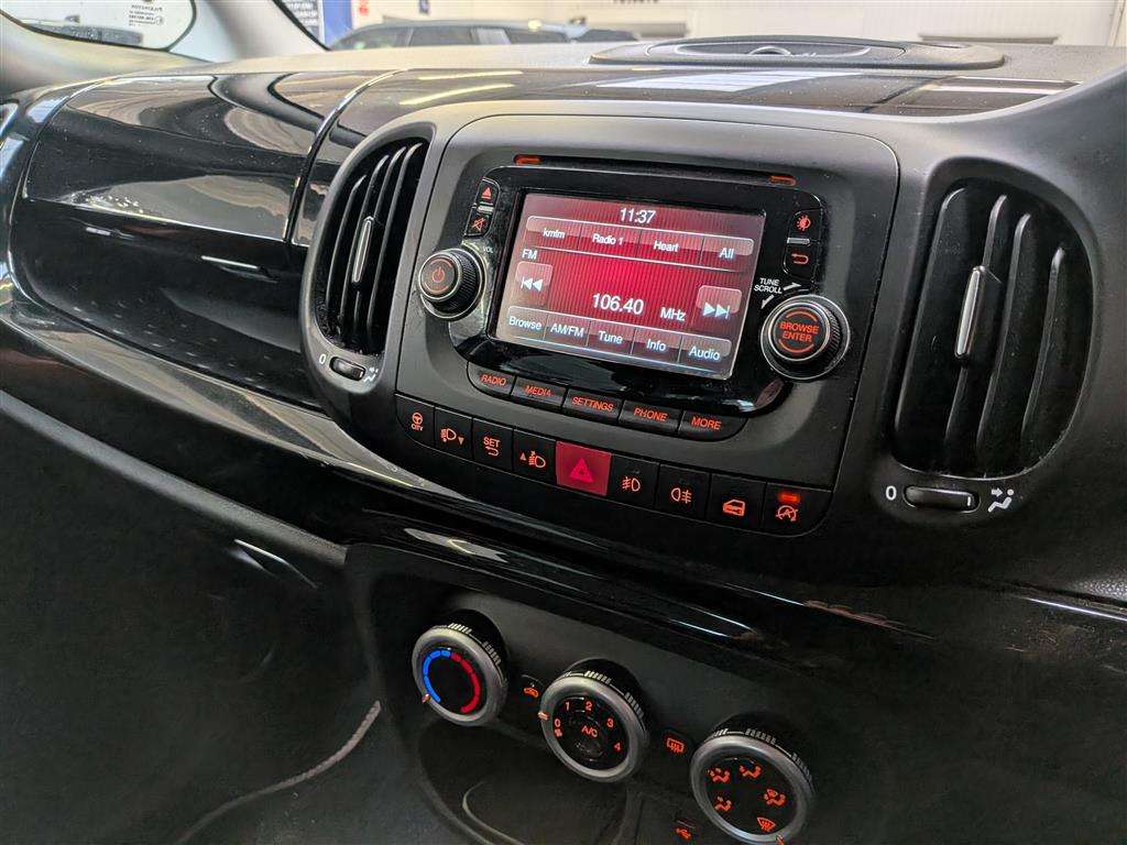 <p>2014 FIAT 500L TREKKING MULTIJET</p>